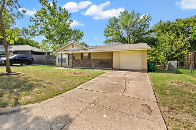 5204 Roxie Street, Haltom City, TX 76117
