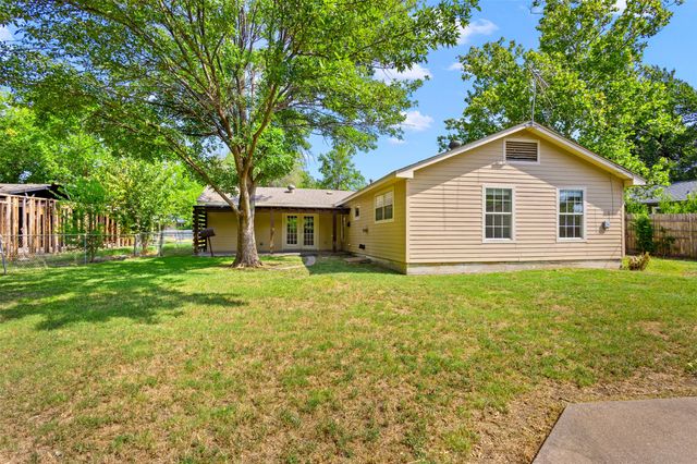 5204 Roxie Street, Haltom City, TX 76117
