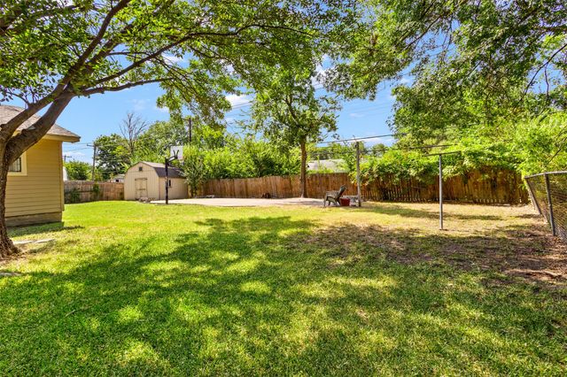5204 Roxie Street, Haltom City, TX 76117