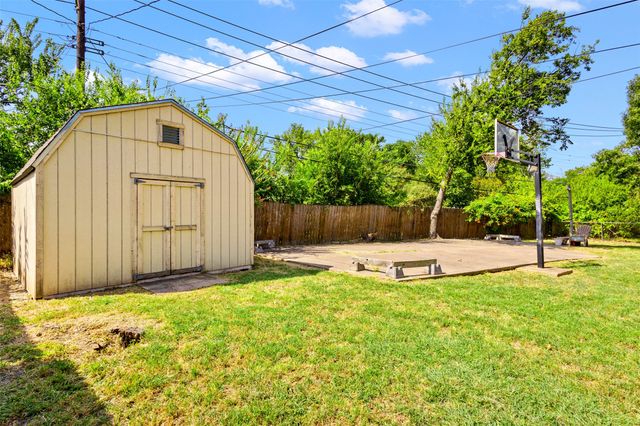 5204 Roxie Street, Haltom City, TX 76117