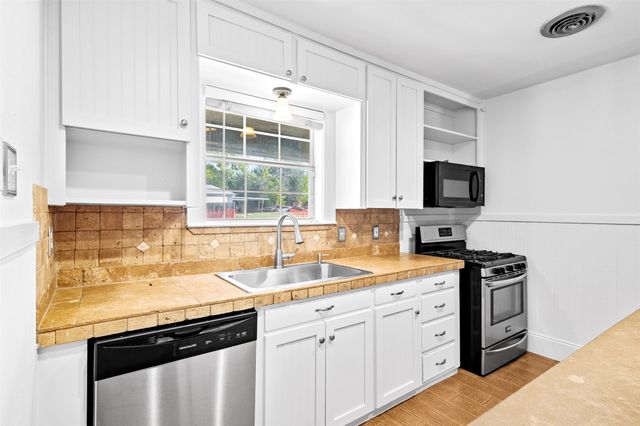 5204 Roxie Street, Haltom City, TX 76117