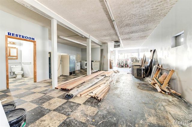 9322 Saint Charles Rock Road, St Louis, MO 63114