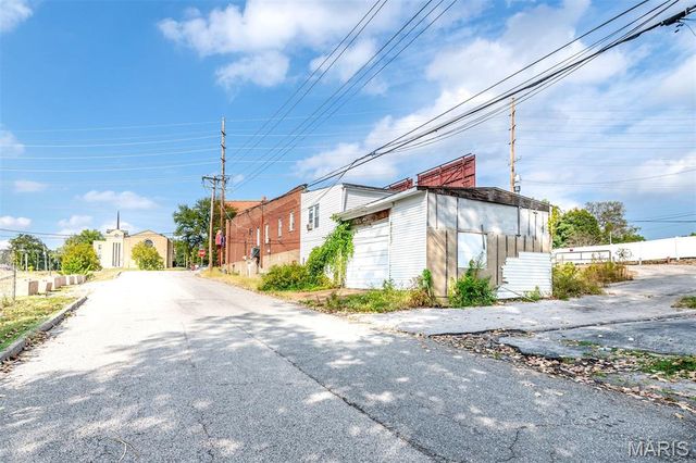 9322 Saint Charles Rock Road, St Louis, MO 63114