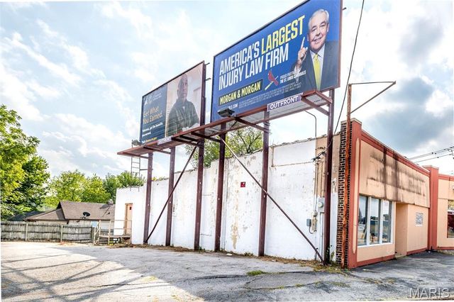 9322 Saint Charles Rock Road, St Louis, MO 63114