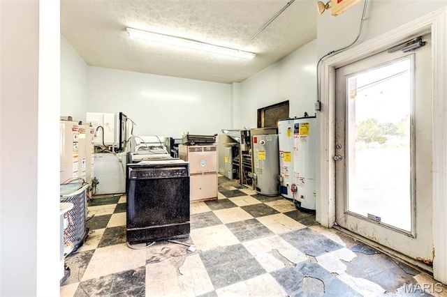 9322 Saint Charles Rock Road, St Louis, MO 63114