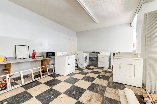 9322 Saint Charles Rock Road, St Louis, MO 63114