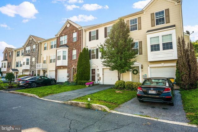 12 LOPEZ DR, Martinsburg, WV 25405