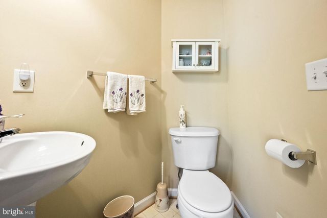 12 LOPEZ DR, Martinsburg, WV 25405