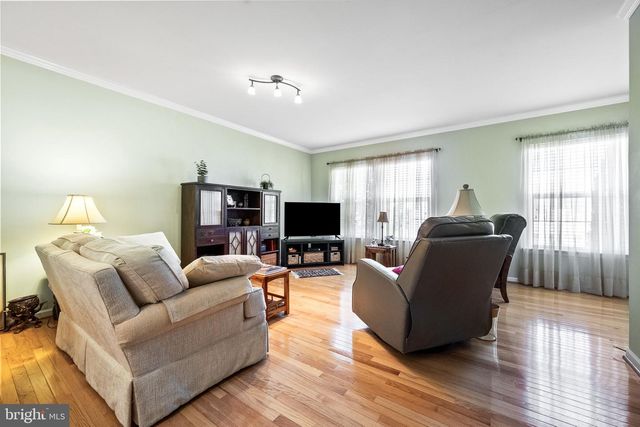 12 LOPEZ DR, Martinsburg, WV 25405