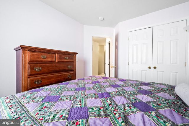 12 LOPEZ DR, Martinsburg, WV 25405