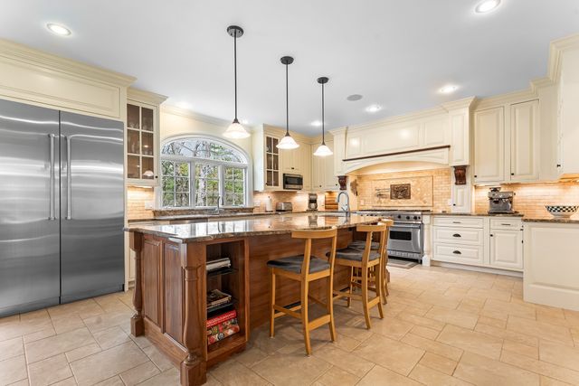 38 Wilsondale St, Dover, MA 02030