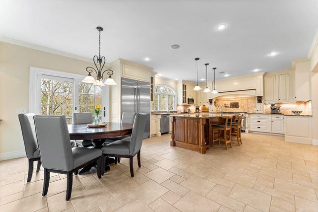 38 Wilsondale St, Dover, MA 02030