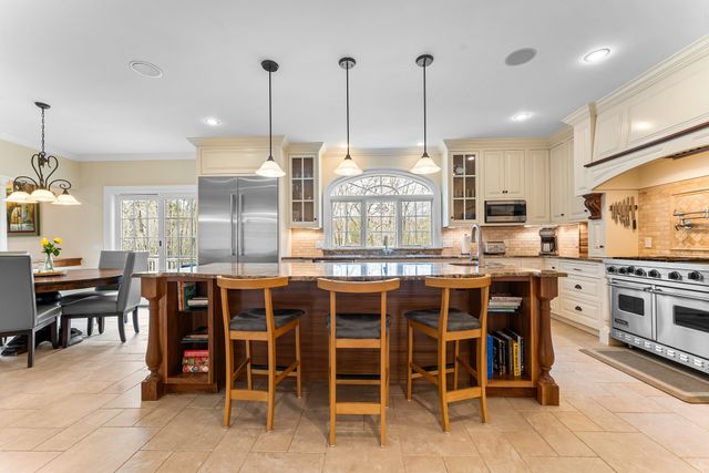 38 Wilsondale St, Dover, MA 02030
