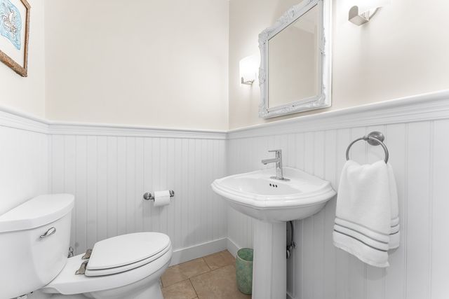 38 Wilsondale St, Dover, MA 02030