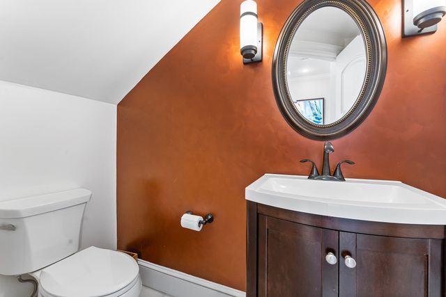 38 Wilsondale St, Dover, MA 02030
