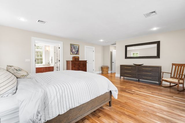38 Wilsondale St, Dover, MA 02030