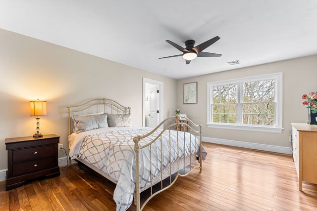 38 Wilsondale St, Dover, MA 02030