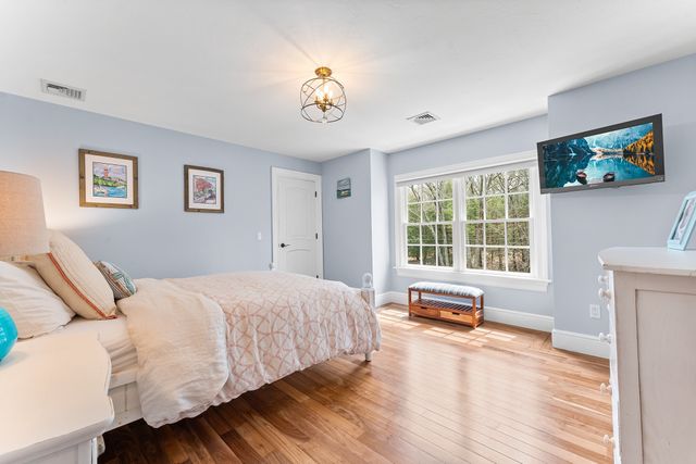 38 Wilsondale St, Dover, MA 02030