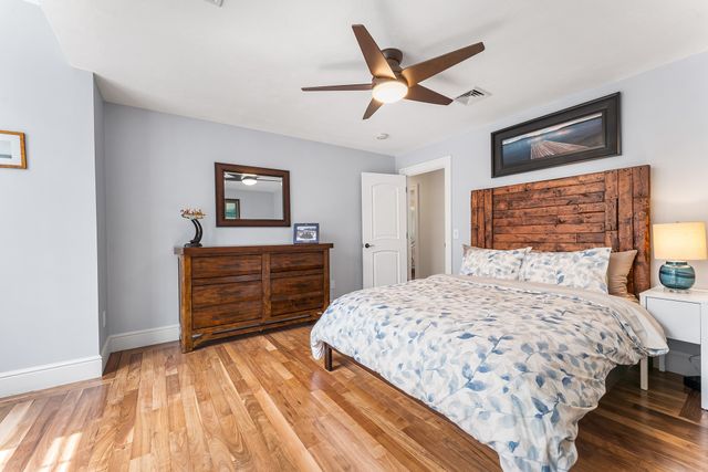 38 Wilsondale St, Dover, MA 02030