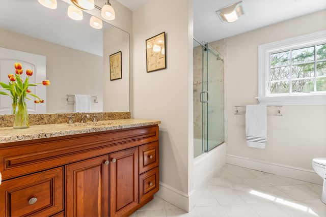 38 Wilsondale St, Dover, MA 02030