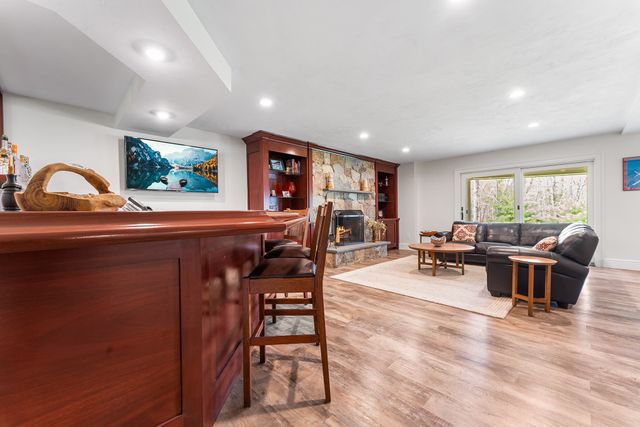 38 Wilsondale St, Dover, MA 02030