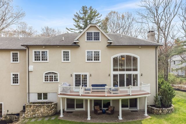 38 Wilsondale St, Dover, MA 02030