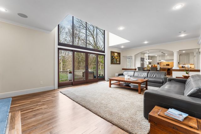 38 Wilsondale St, Dover, MA 02030
