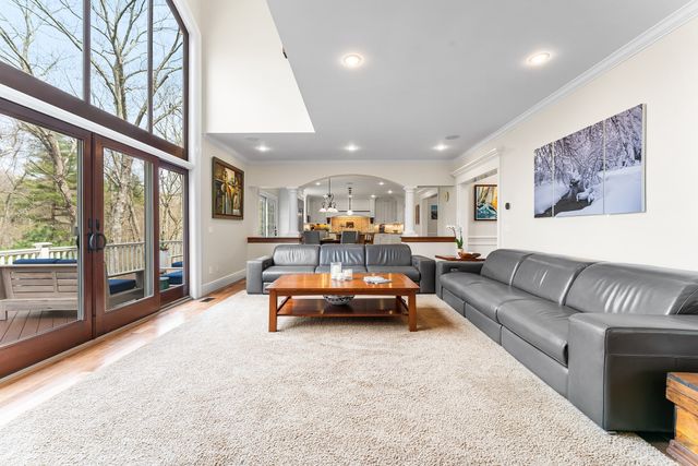 38 Wilsondale St, Dover, MA 02030
