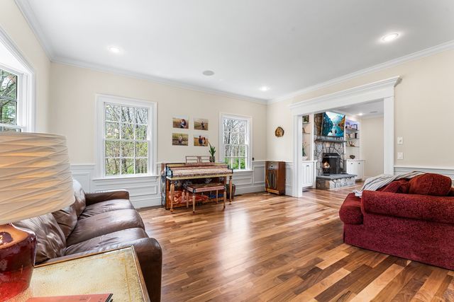 38 Wilsondale St, Dover, MA 02030