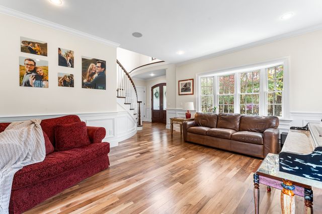 38 Wilsondale St, Dover, MA 02030