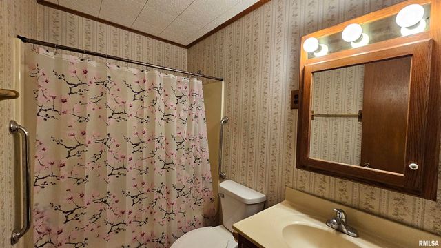 708 N 20TH Street, Herrin, IL 62948