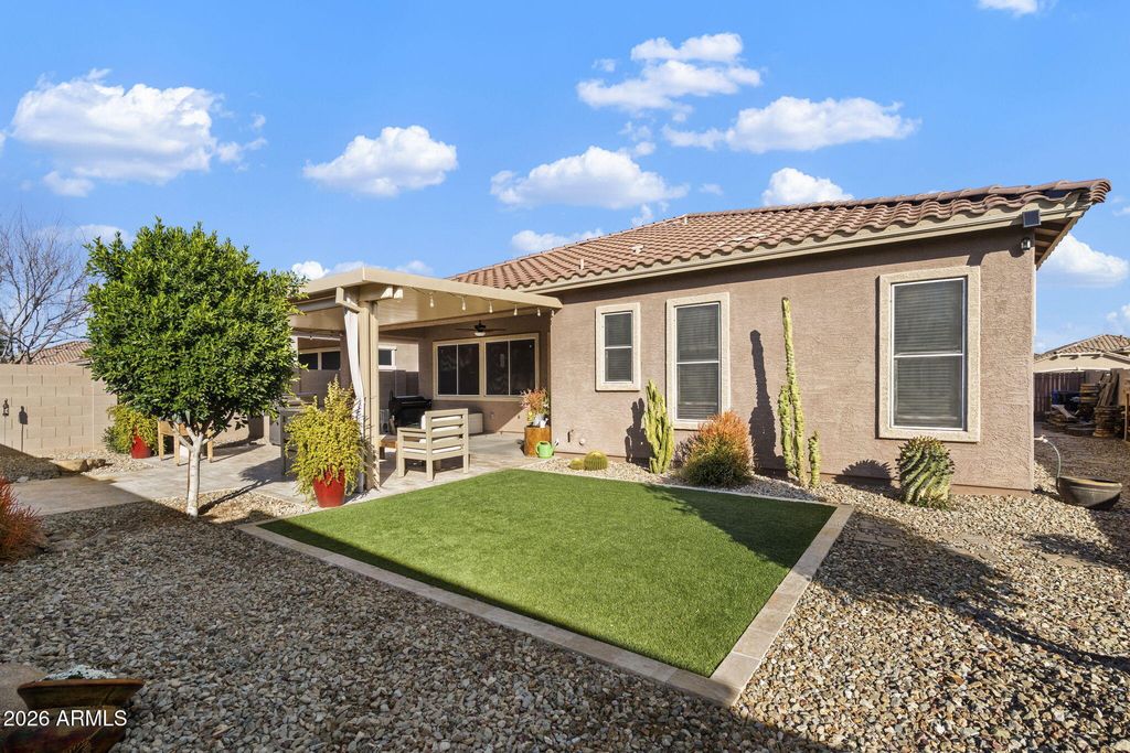 Image 4 of property listing at 24038 N 165TH Lane, Surprise, AZ 85387