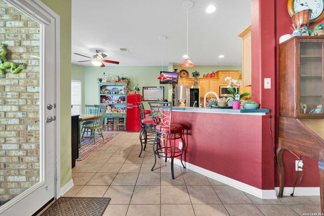 9215 Tay Dr, Helotes, TX 78023