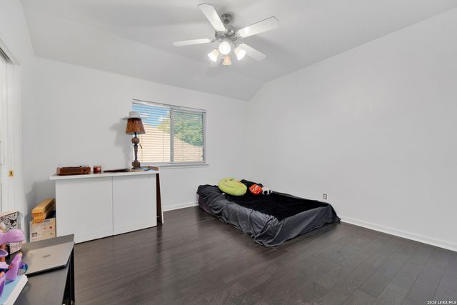 9215 Tay Dr, Helotes, TX 78023