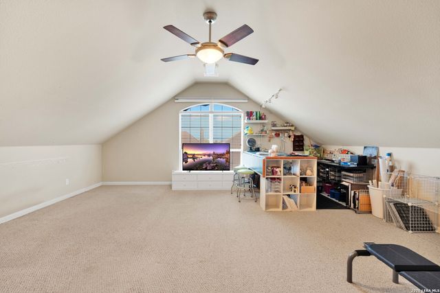 9215 Tay Dr, Helotes, TX 78023