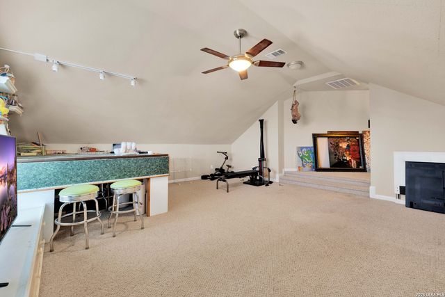 9215 Tay Dr, Helotes, TX 78023