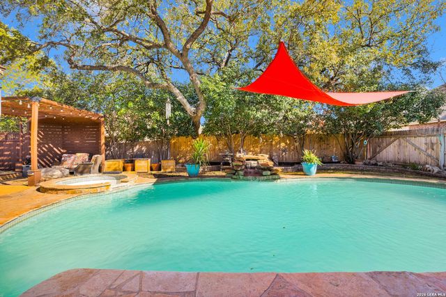 9215 Tay Dr, Helotes, TX 78023