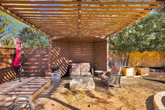 9215 Tay Dr, Helotes, TX 78023