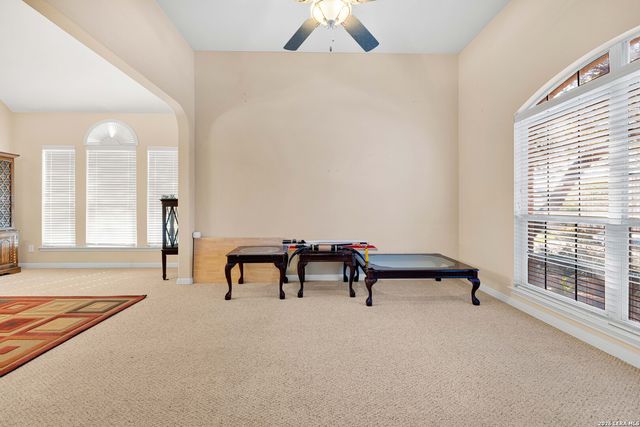 9215 Tay Dr, Helotes, TX 78023