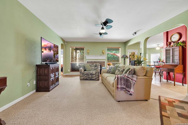 9215 Tay Dr, Helotes, TX 78023