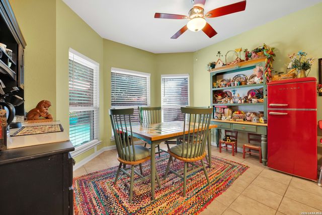 9215 Tay Dr, Helotes, TX 78023