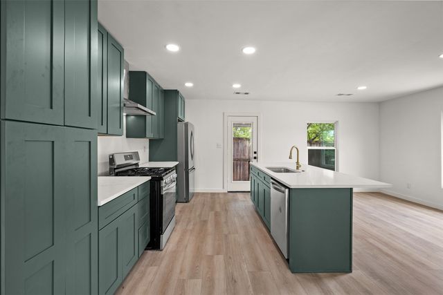3134 W Jefferson Boulevard, Dallas, TX 75211