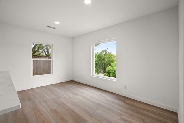 3134 W Jefferson Boulevard, Dallas, TX 75211