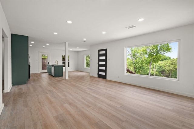 3134 W Jefferson Boulevard, Dallas, TX 75211