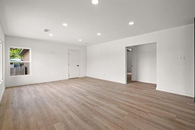 3134 W Jefferson Boulevard, Dallas, TX 75211
