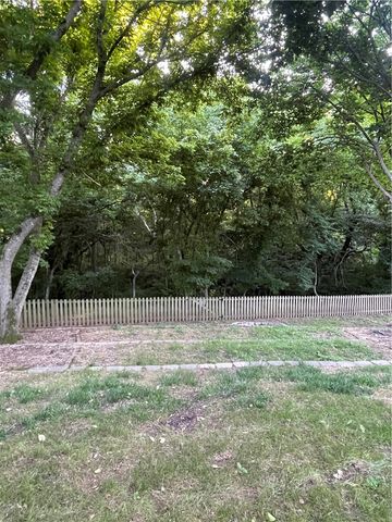 1623 N Garden Avenue, Fayetteville, AR 72704