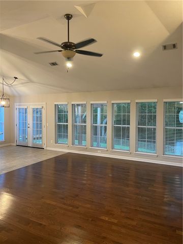1623 N Garden Avenue, Fayetteville, AR 72704