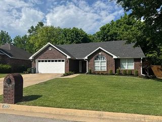 1623 N Garden Avenue, Fayetteville, AR 72704