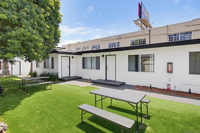 1007 Hornblend Street, San Diego, CA 92109