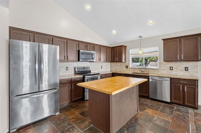 2738 FOXWOOD COURT, Orlando, FL 32818